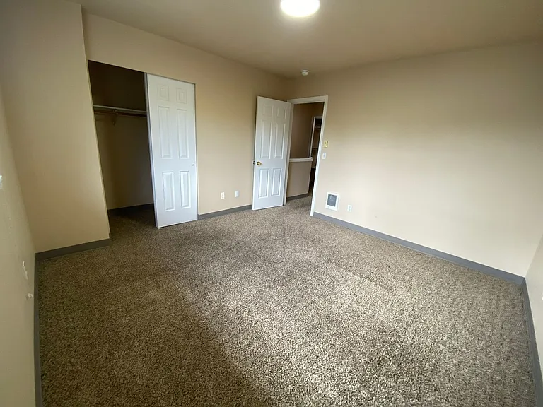 Hummingbird Court — Photo 26
