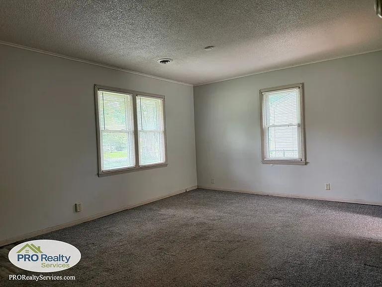5611 Knox Ave N — Photo 4