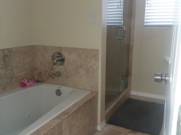3rd image of 2711 W 74th St