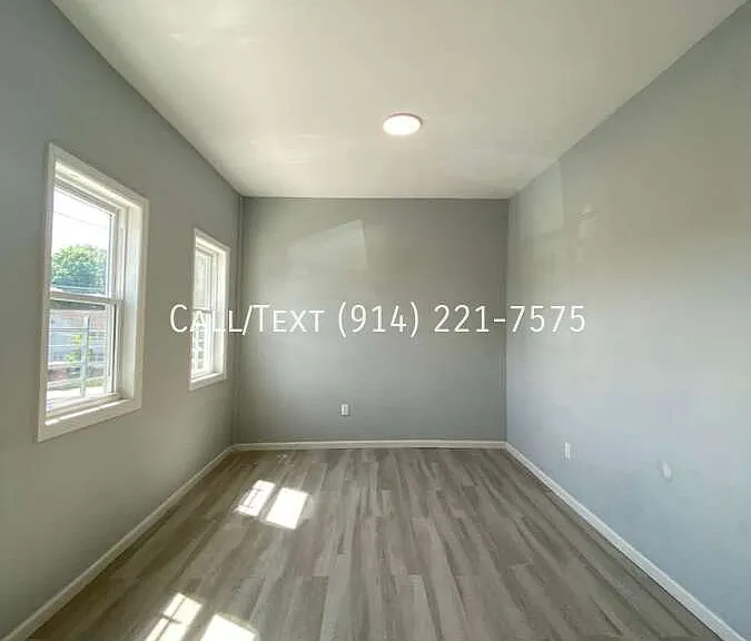 33 Saint Josephs Ave — Photo 5