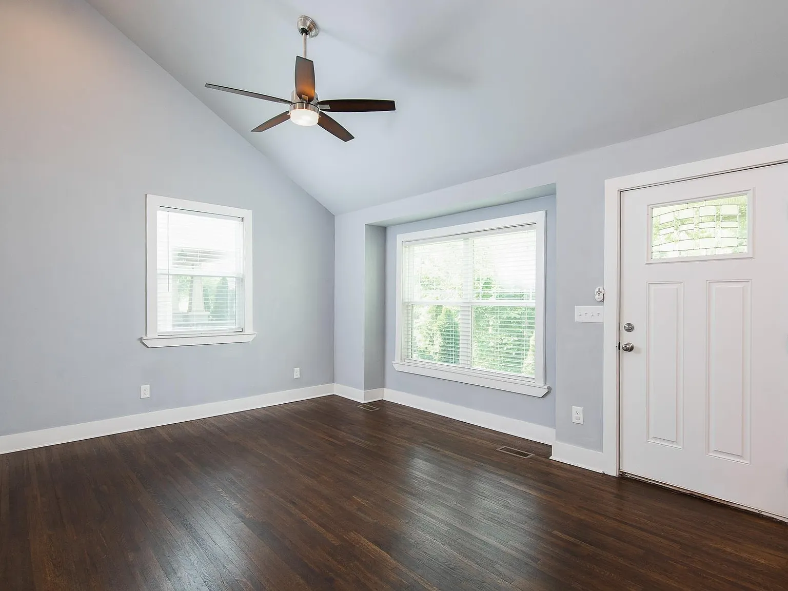3 bed, 1400 sqft, $2,895 — Photo 3