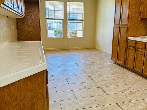 5th image of 3819 Red Oak Ln