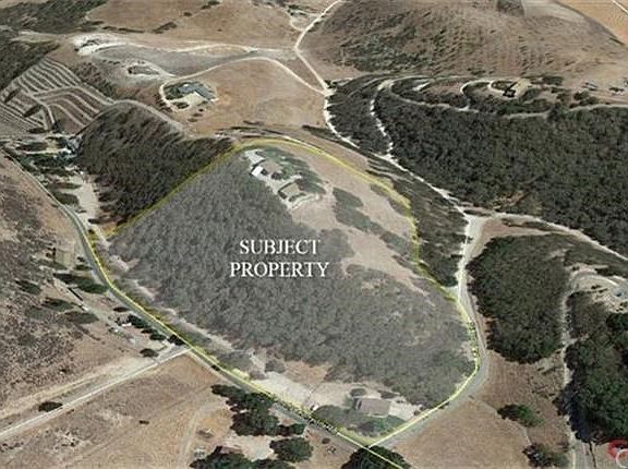 Property lines illustrated are estimated, but are not guaranteed to be accurate.