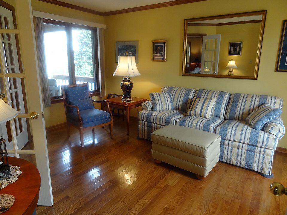 1st image of 940 Camino Real S