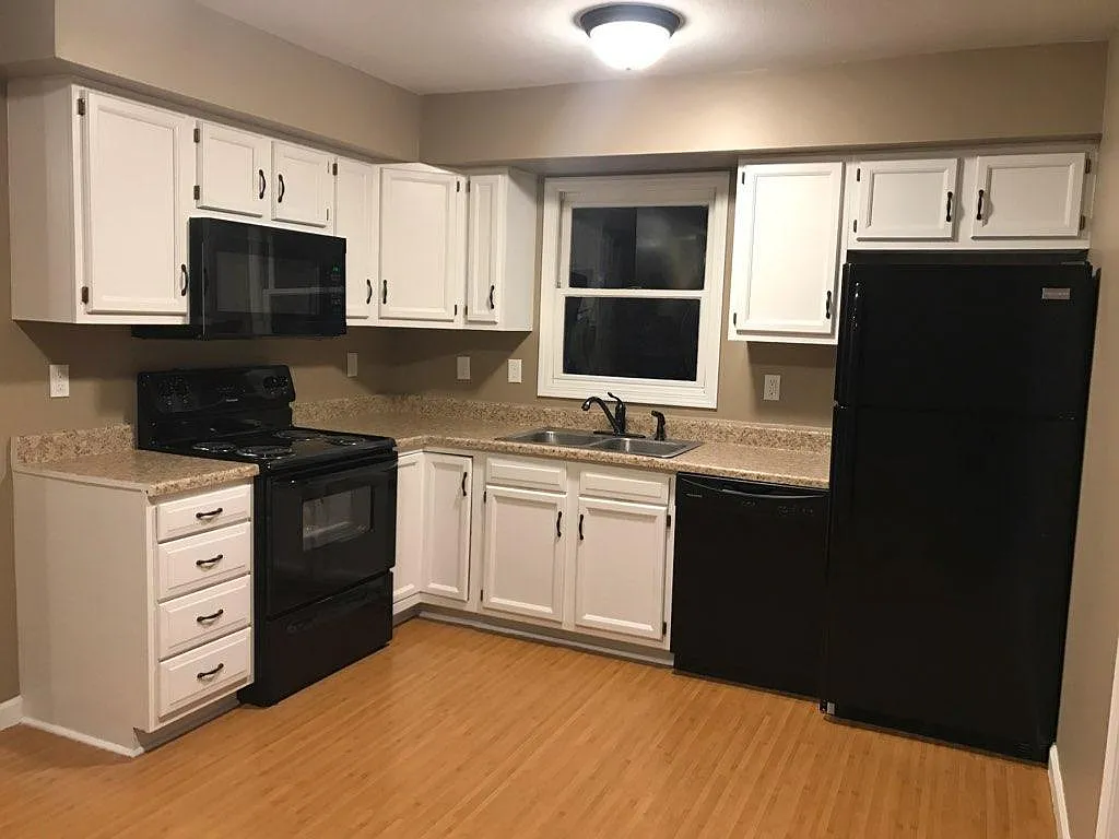 3 bed, 1000 sqft, $1,500 — Photo 4