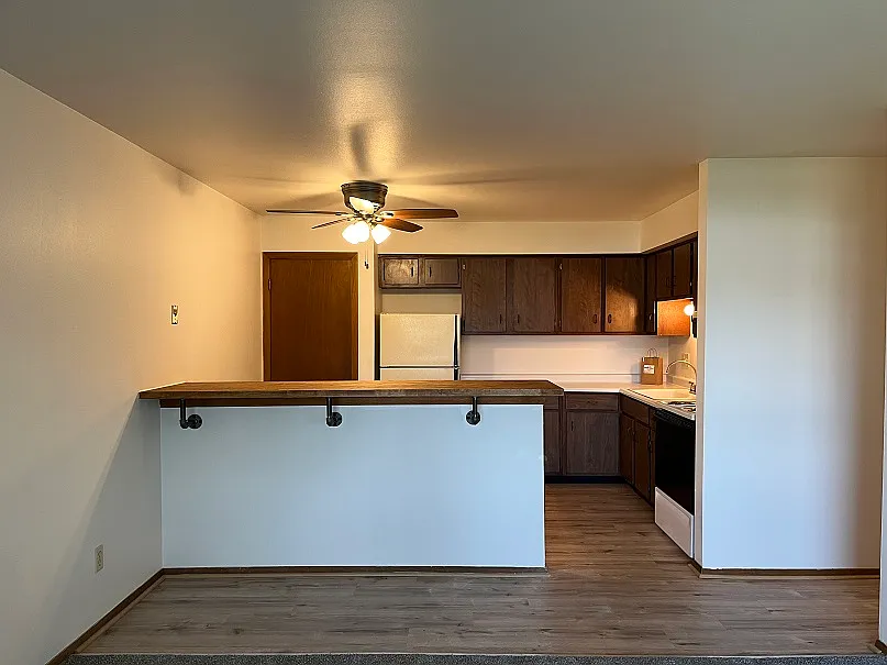 Ridge Manor Apartments — Photo 3