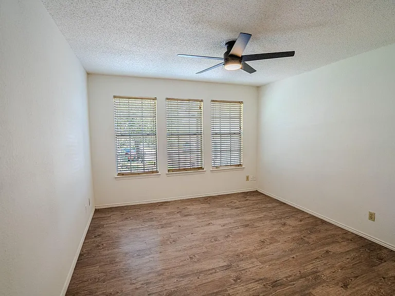 517 Cutty Trl #B — Photo 11
