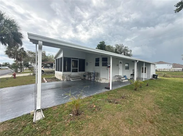 34034 Estates Ln, Zephyrhills, FL 33543
