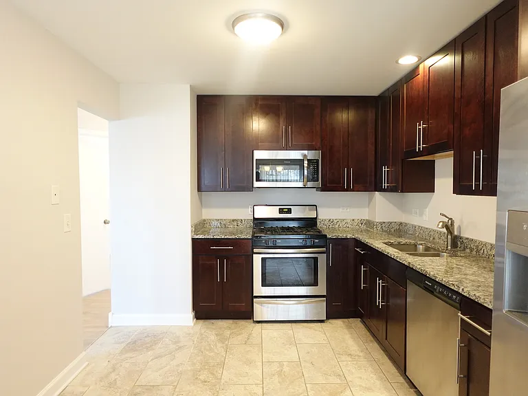 881 Essex Cir #881 — Photo 8