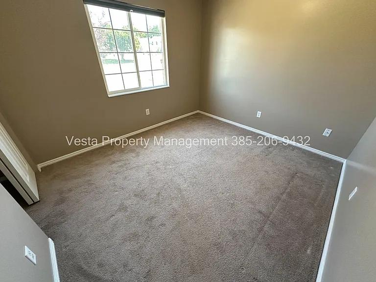 1293 W 570 N — Photo 9