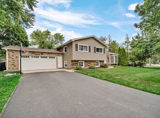 1904 Burr Oak Ln, Lindenhurst, IL 60046