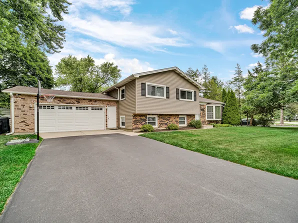 1904 Burr Oak Ln, Lindenhurst, IL 60046