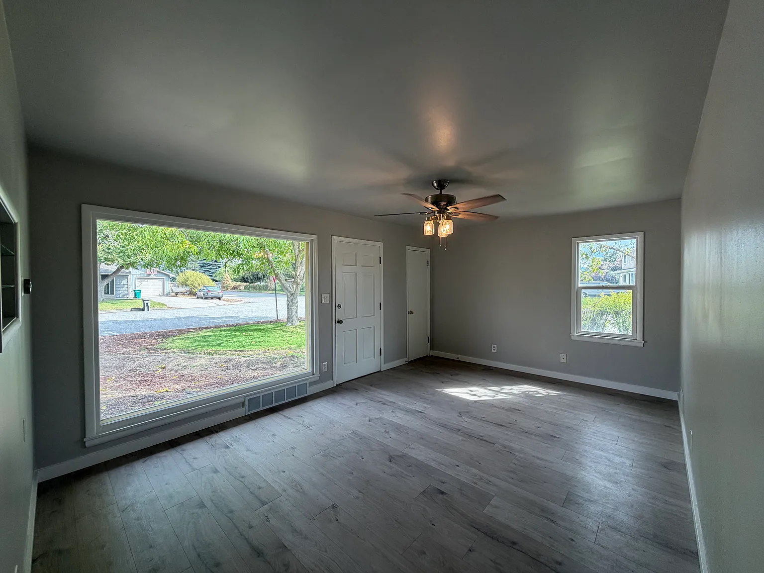 3 bed, 1992 sqft, $2,200 — Photo 2