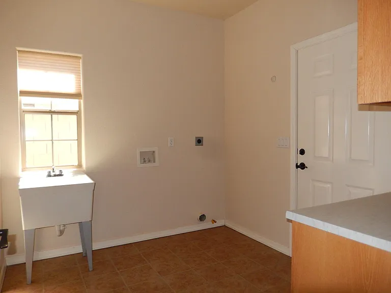 2071 Gene Autry Dr — Photo 8