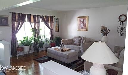 5th image of 23506 McAllister Ave