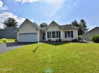 10 Slatestone Dr, Scotia, NY 12302