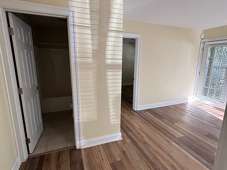 1045 Glenwood Station Ln — Photo 6