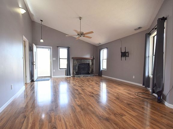 4th image of 733 Mosswood Ln