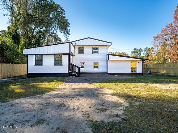 4th image of 818 River Road SE