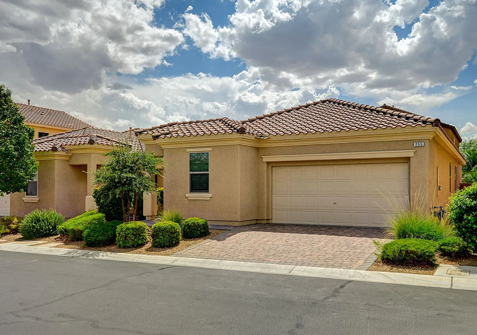 Great Single Story Home Located In Rhodes Ranch Guarded Golf Course Community — Photo 2