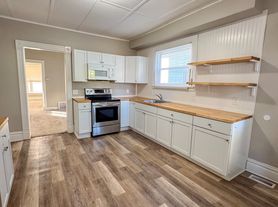 1108 Broadway Ave NW, Grand Rapids, MI