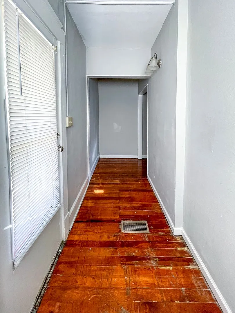 Close to Campus: In-Unit Washer and Dryer — Photo 2