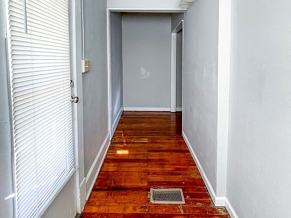 2nd image of 2125 W Jackson St