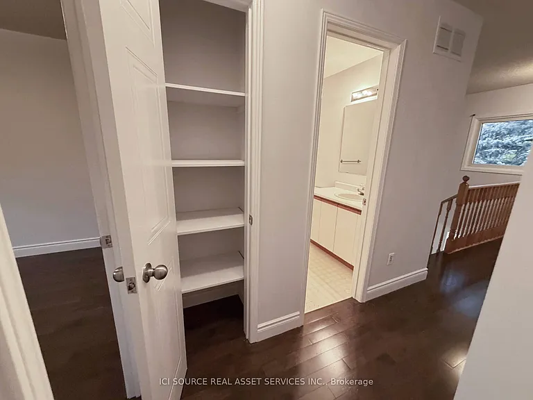 7176 Harding Cres — Photo 17