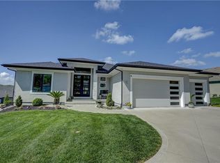 42 Bison Falls Cir, Lake Winnebago, MO 64034