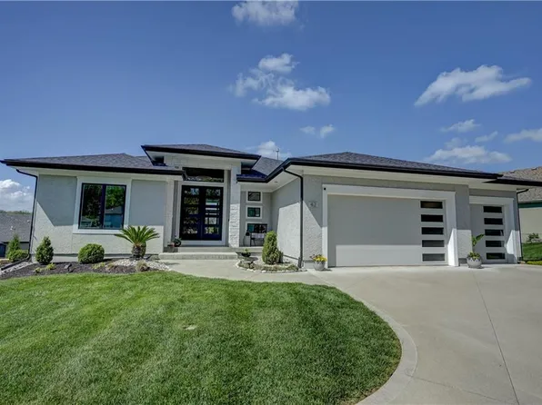 42 Bison Falls Cir, Lake Winnebago, MO 64034