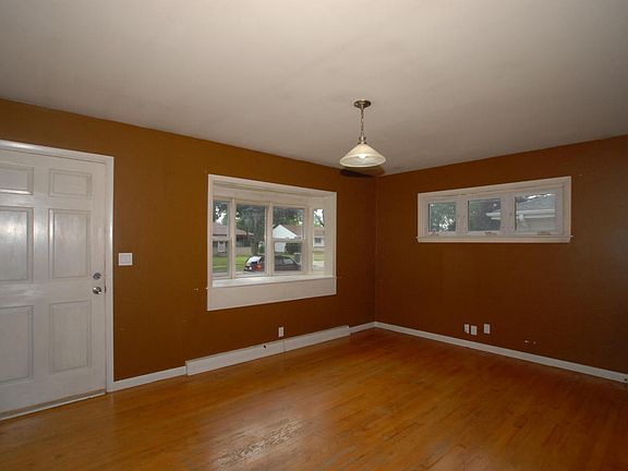 3rd image of 10435 W Fairmount Ave