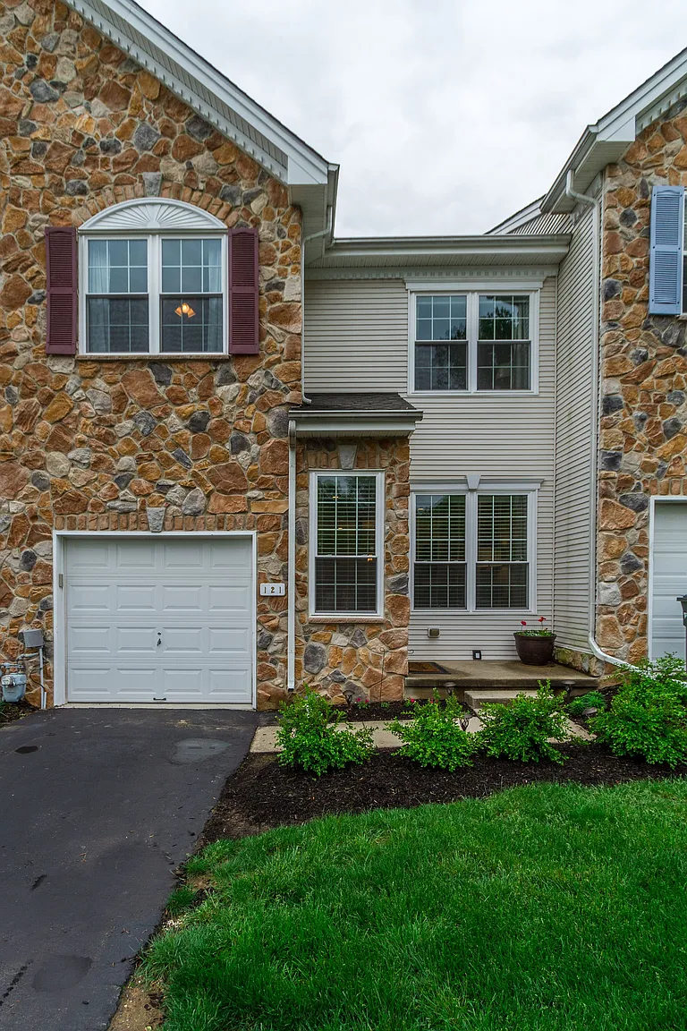121 Forelock Ct photo 1