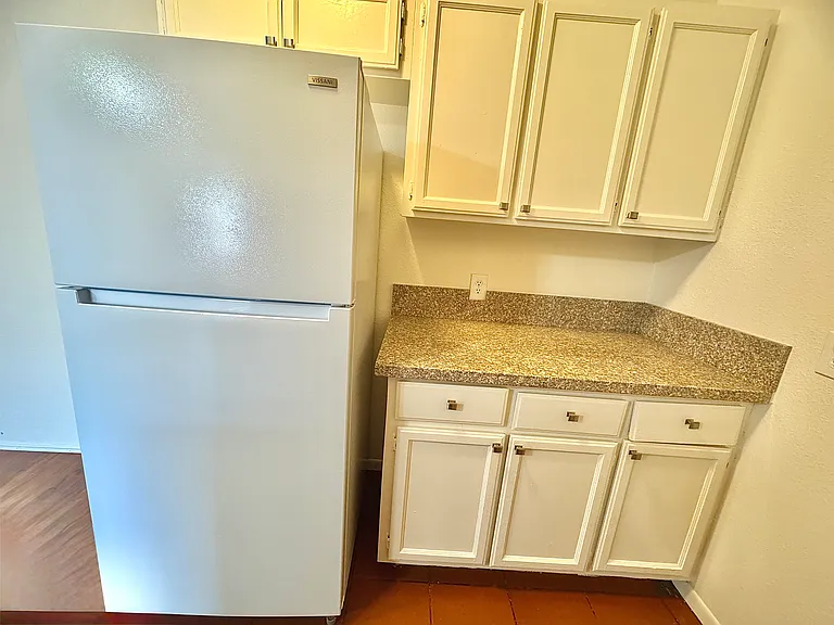 11957 Runnymede St #11957 — Photo 7