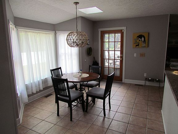 5th image of 322 St. Andrews Ln.