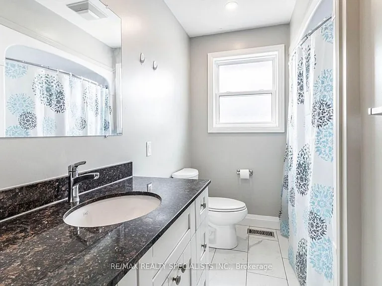 226 Overlea Dr #UPPER — Photo 12