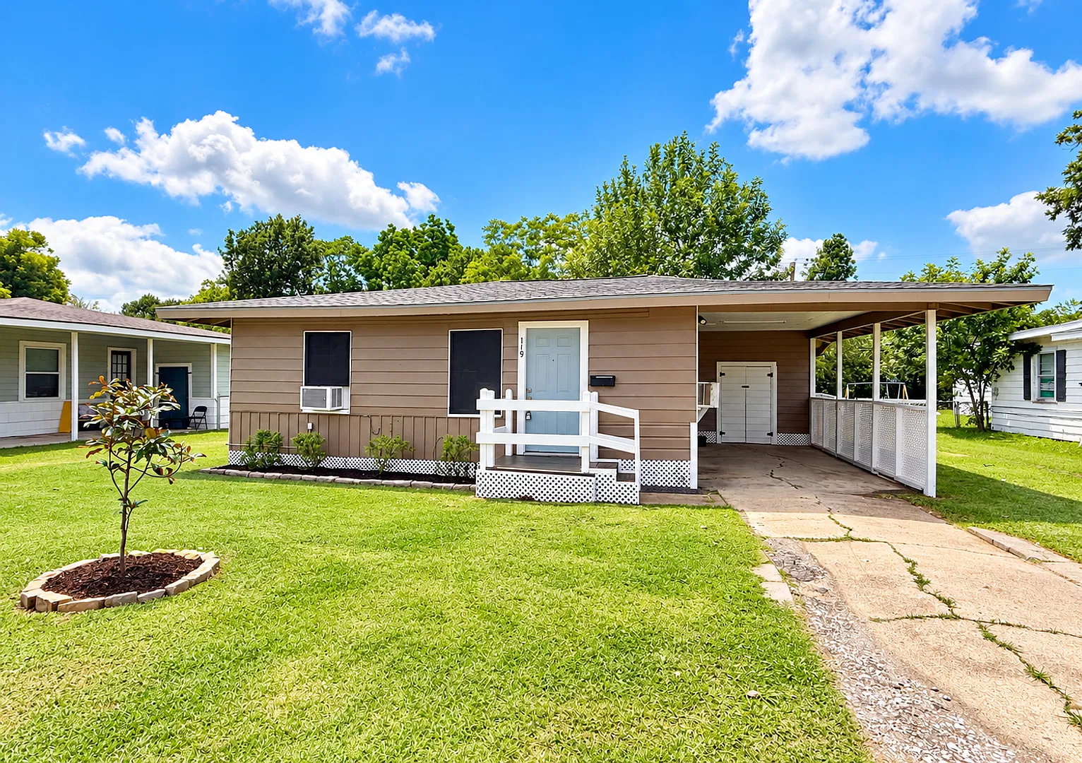 Adorable 2/1 Cottage near Downtown Lake Jackson!, — Photo 1