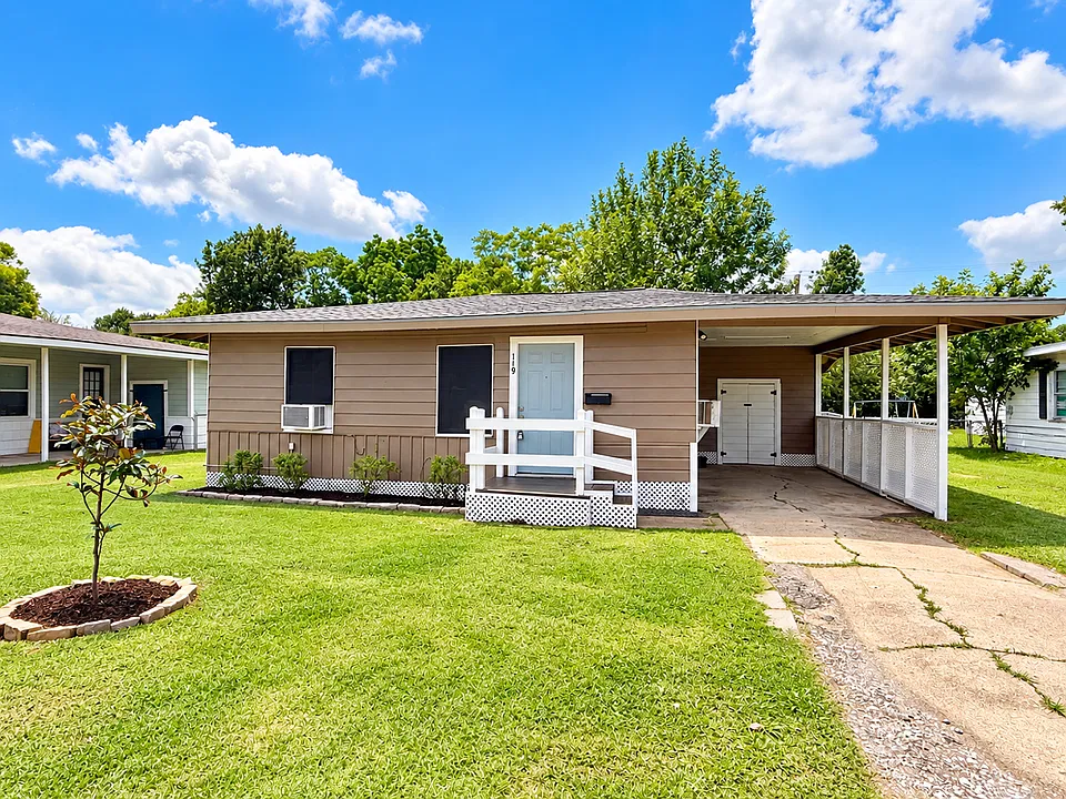 119 Oak Dr