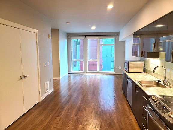 3rd image of 1085 103rd Ave NE APT 324