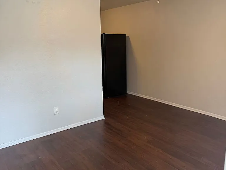 8609 N 10th St — Photo 3