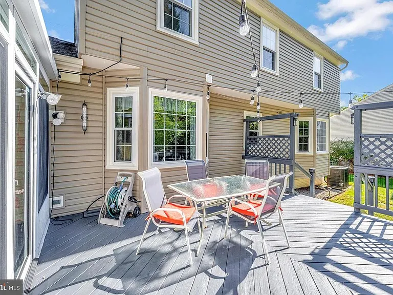 64 Blossom Wood Ct — Photo 33