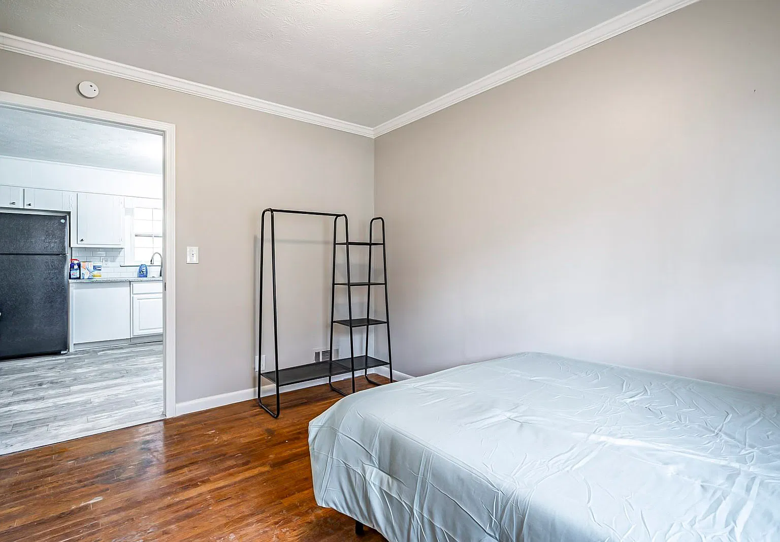 4 bed, 3.0 bath, 1860 sqft, $637 — Photo 1