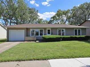 1255 Dover Ln, Elk Grove Village, IL 60007