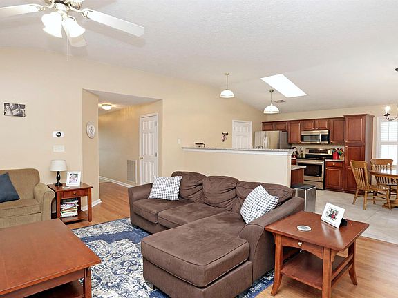 4th image of 236 Gateway Park Cir