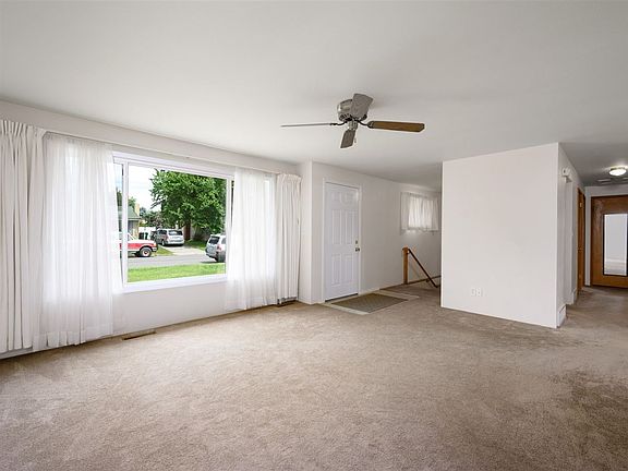 2nd image of 2812 E 38th Ave