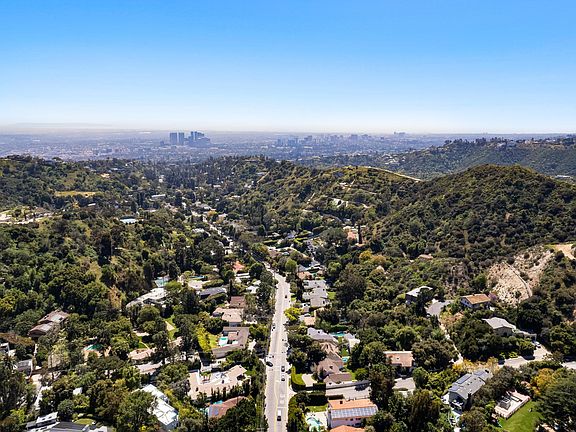 Nestled in Beverly Hills, the neighborhood pulses with excitement, offering an array of luxury experiences and culinary delights.