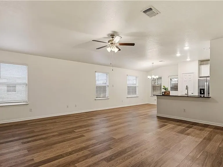 2405 Elba Dr — Photo 6