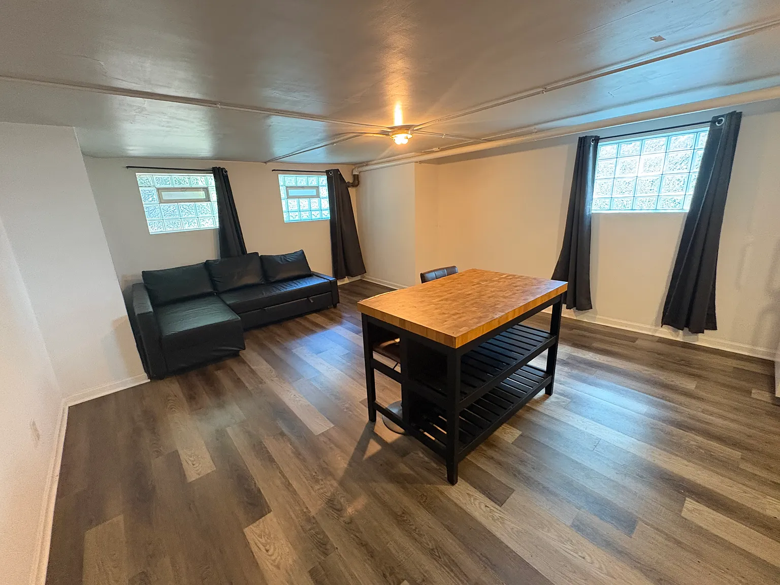1 bed, 800 sqft, $1,300 — Photo 3