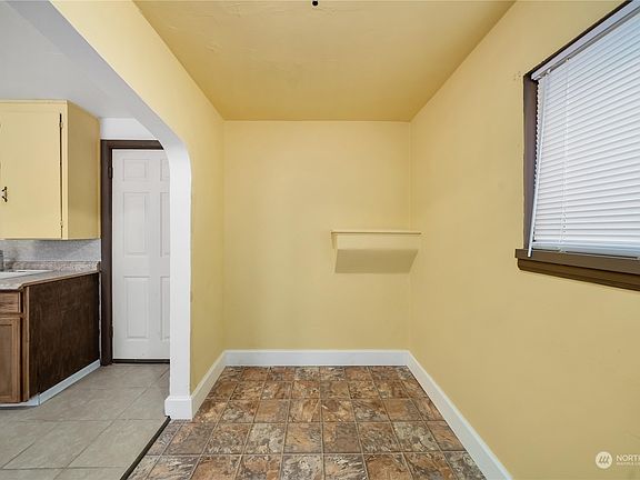 4th image of 2509 S Sheridan Avenue