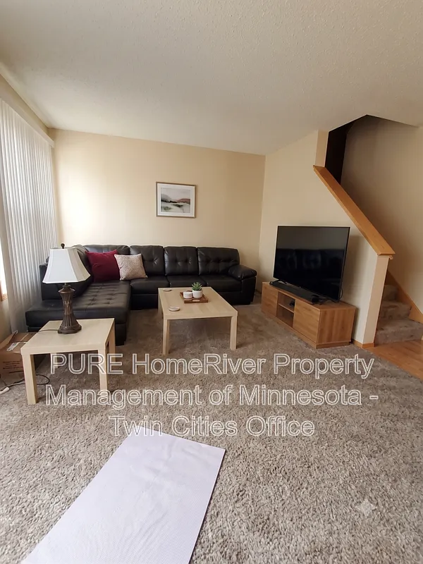 3 bed, 2.5 bath, 1595 sqft, $2,425 — Photo 2