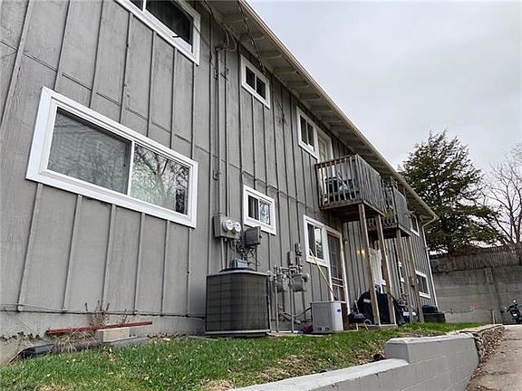4th image of 128-130 Warner Ave